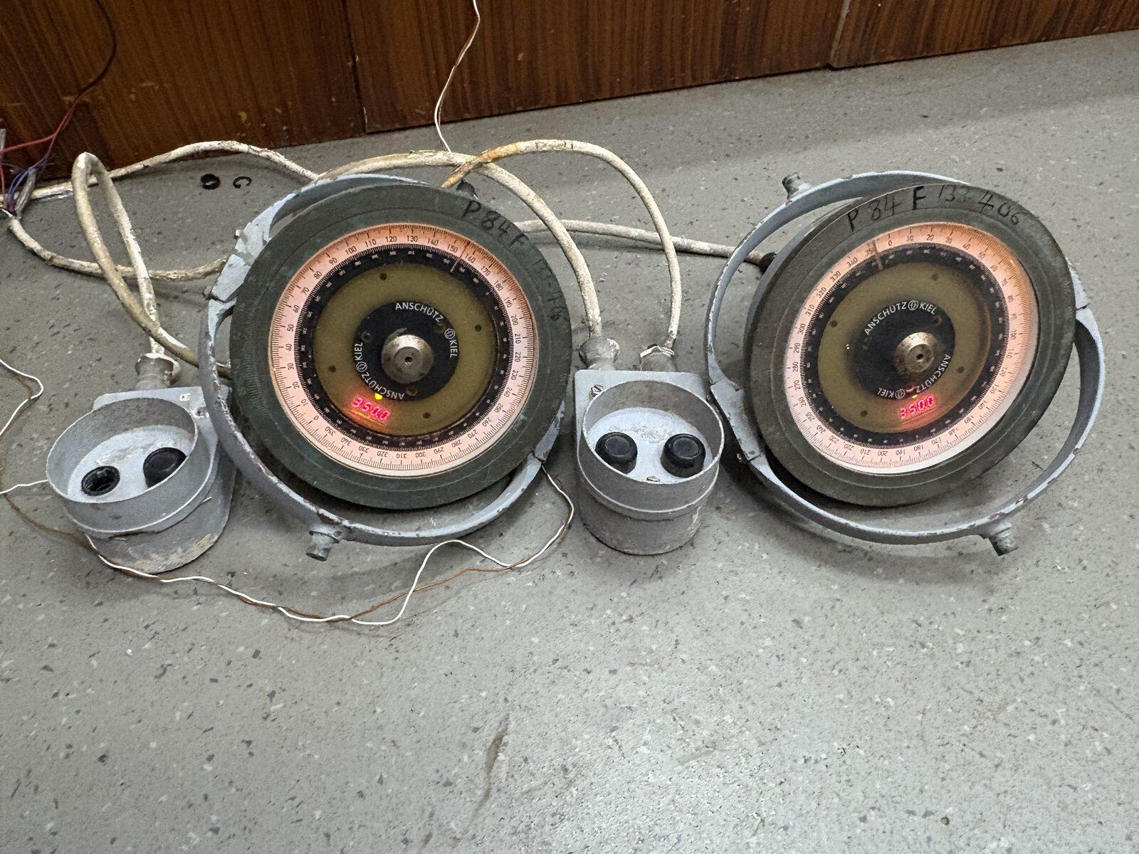 Anschutz Bearing Repeater Anschutz Raytheon 133-406 — refurbished bridge & navigation equipment